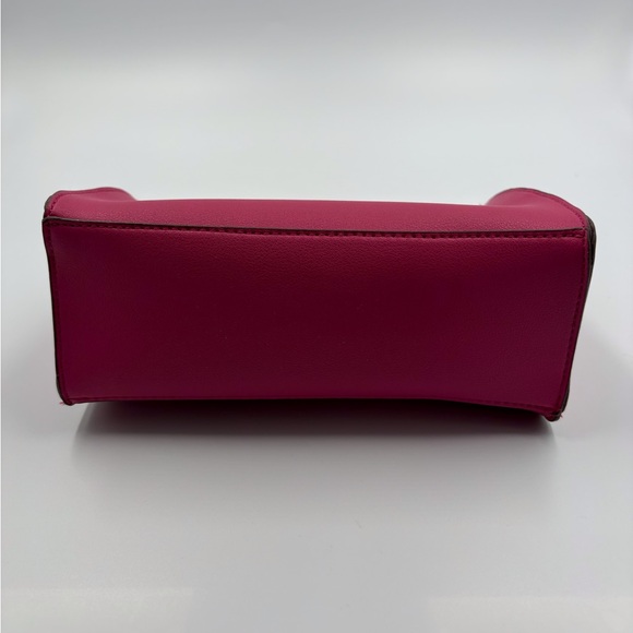 Elizabeth Arden Dark Pink Makeup Bag - Picture 6 of 7